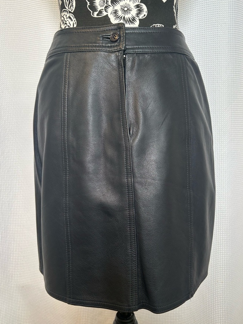 Classic Leather Mini Pencil Skirt in Dark Navy Blue Women’s 4 - Picture 3 of 8